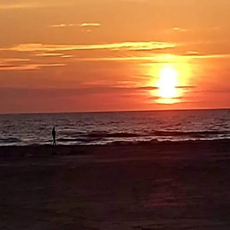 6 Person On A In Appartamento