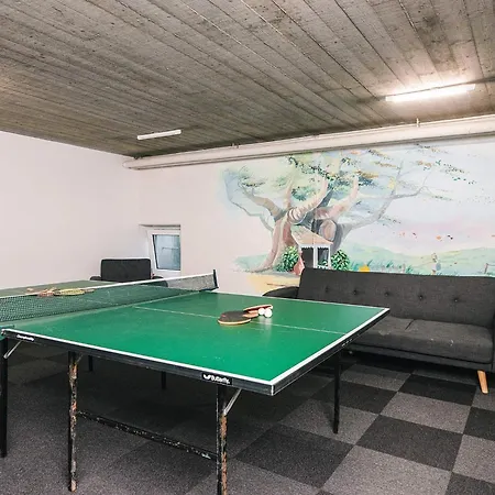 6 Person On A In Appartement *