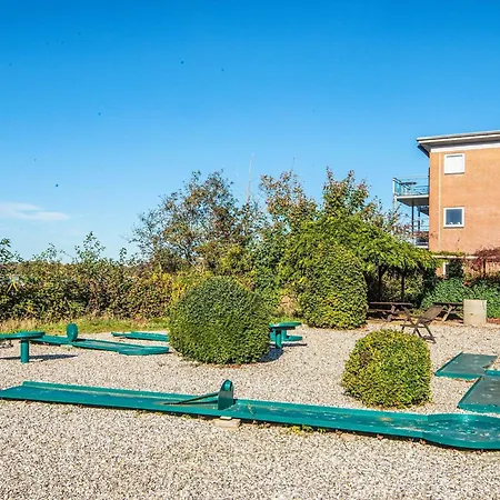 6 Person On A In Appartamento *