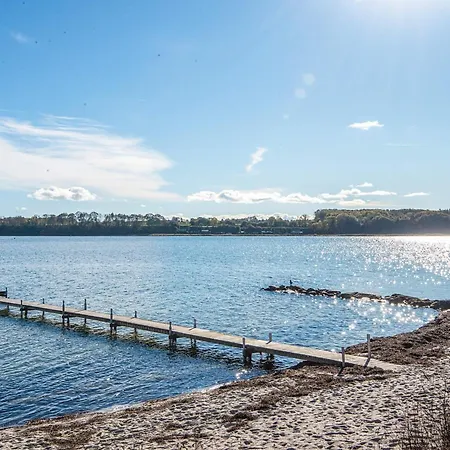 Appartamento 6 Person On A In *