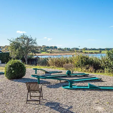 6 Person On A In Appartamento *