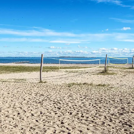 6 Person On A In * Hejls