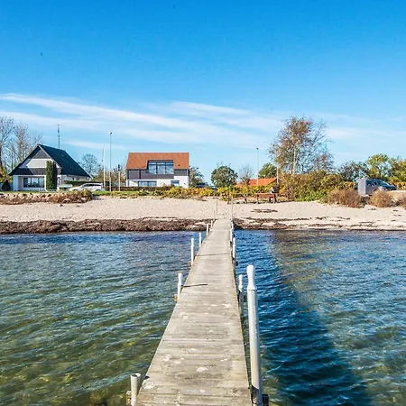 6 Person On A In Appartamento *