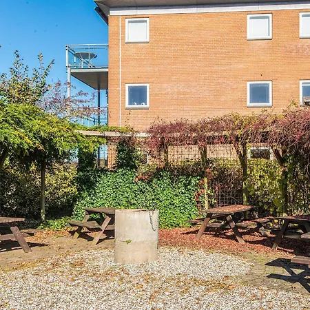 Appartamento 6 Person On A In *