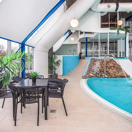 6 Person On A In Apartment *