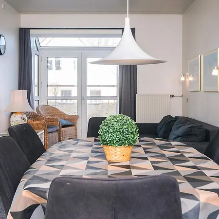 6 Person On A In * Hejls