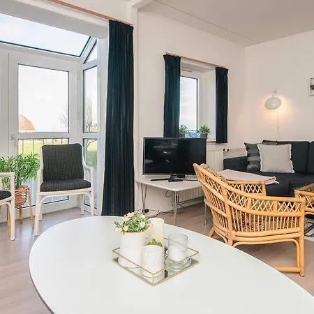 6 Person On A In * Hejls