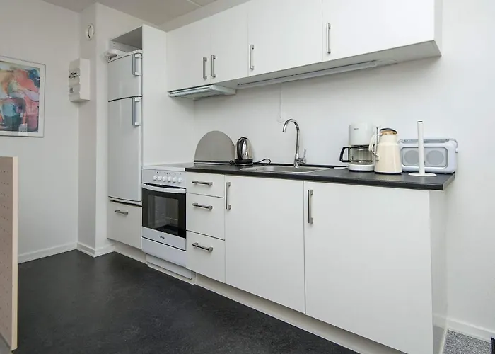 6 Person On A In Apartment *