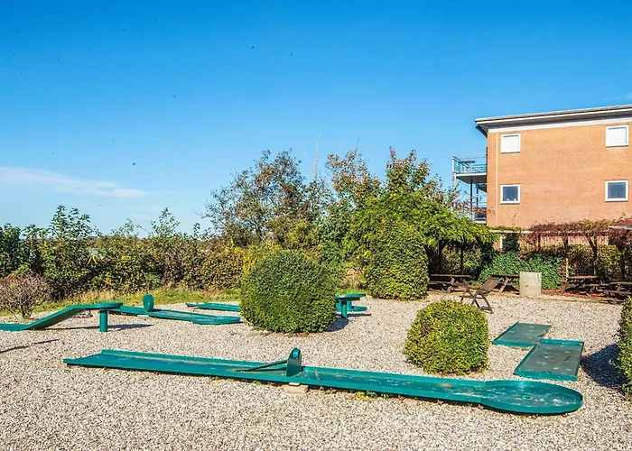 6 Person On A In Apartment *