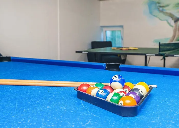 6 Person On A In Apartment *