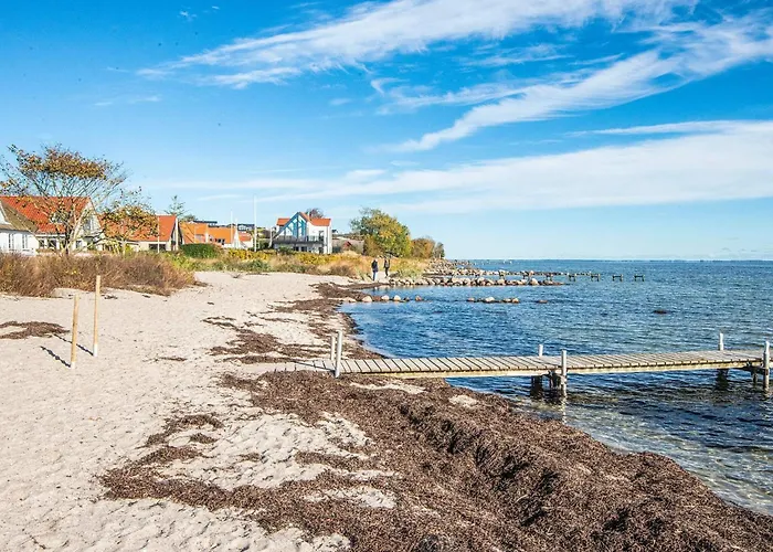 6 Person On A In Apartment