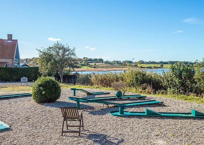 6 Person On A In Apartment *