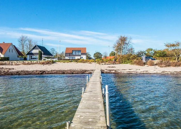 6 Person On A In Apartment *