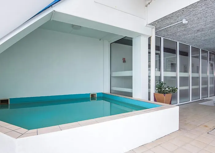 6 Person On A In * Hejls