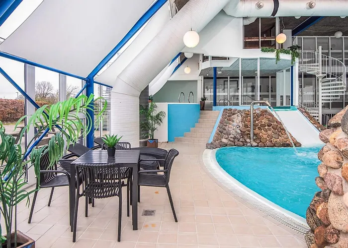 6 Person On A In Lejlighed *