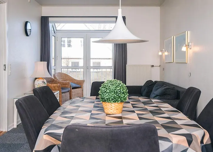 6 Person On A In * Hejls