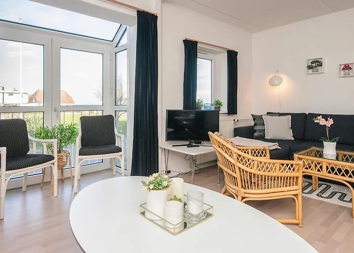 6 Person On A In * Hejls